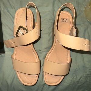 FRYE AND CO. Tan Sandals with Adjustable Straps